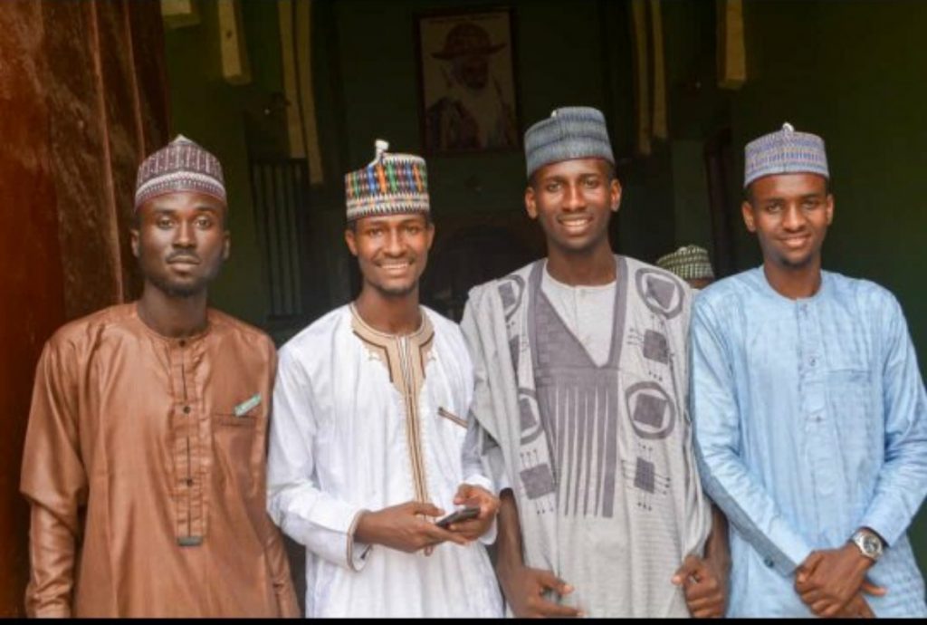 Emir of Kano Muhammadu Sunusi II Honored by ABU Students.