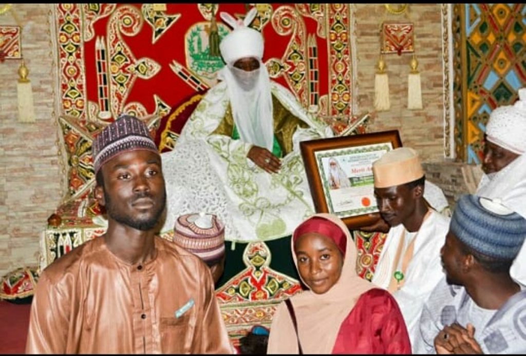 Emir of Kano Muhammadu Sunusi II Honored by ABU Students.
