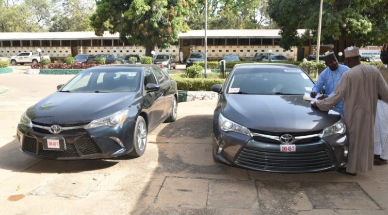 Eminent ABU Alumnus donates two vehicles to alma mater 1